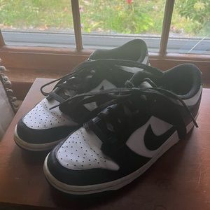 Nike panda Dunks size 5.5